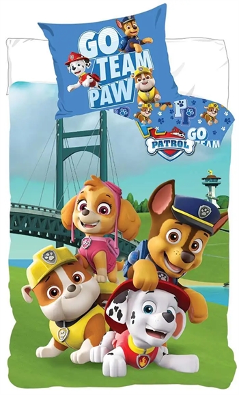 Se Paw Patrol sengetøj - 140x200 cm - Go team paw - 2 i 1 sengesæt - Dynebetræk i 100% bomuld hos Dynezonen.dk